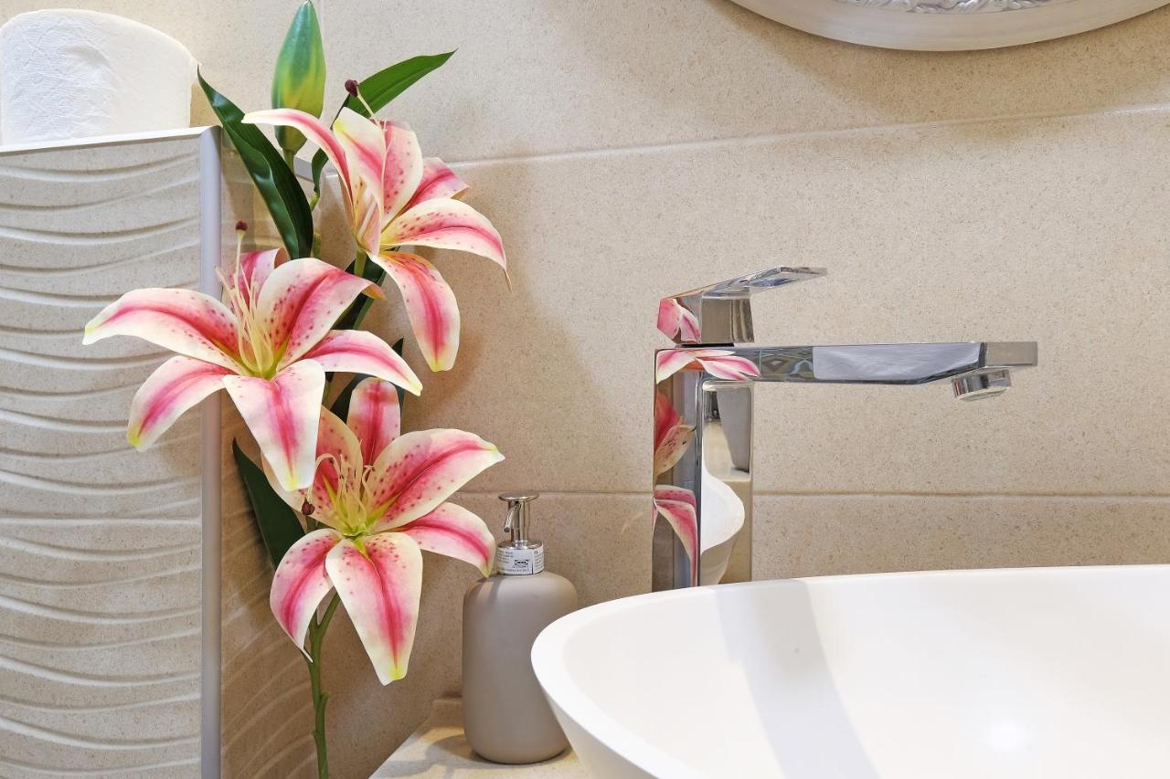 Paradise Starry Suite-City Center Belgrád Kültér fotó